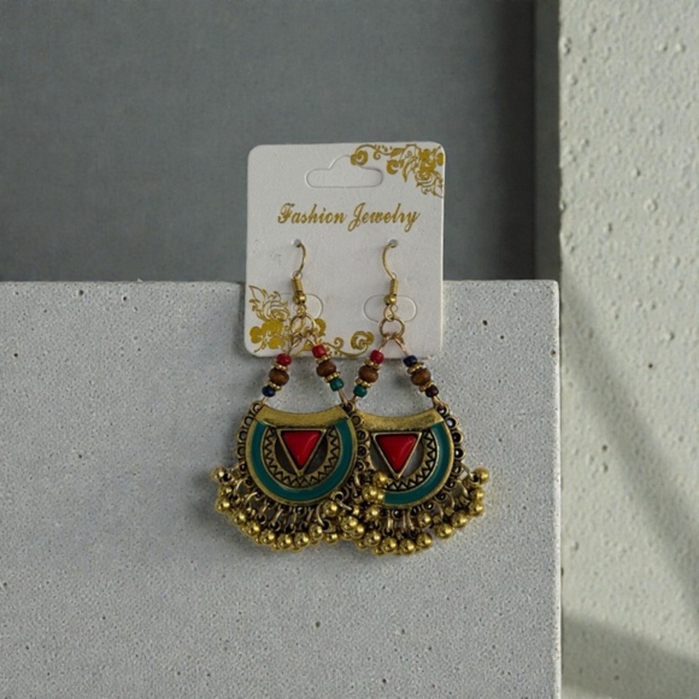 🫶🏻 Chic Gold and Red Dangle Earrings